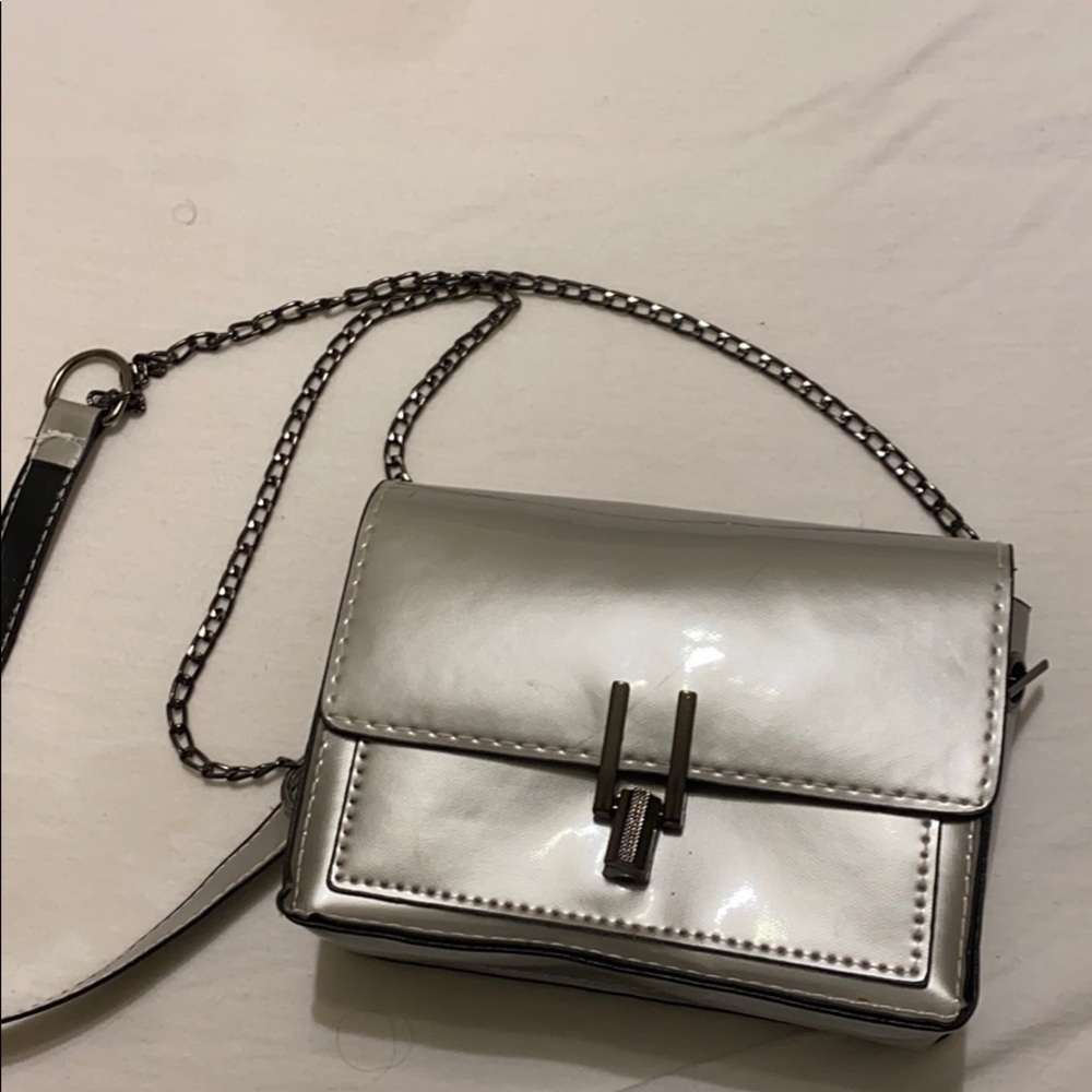 Small sliver cross body